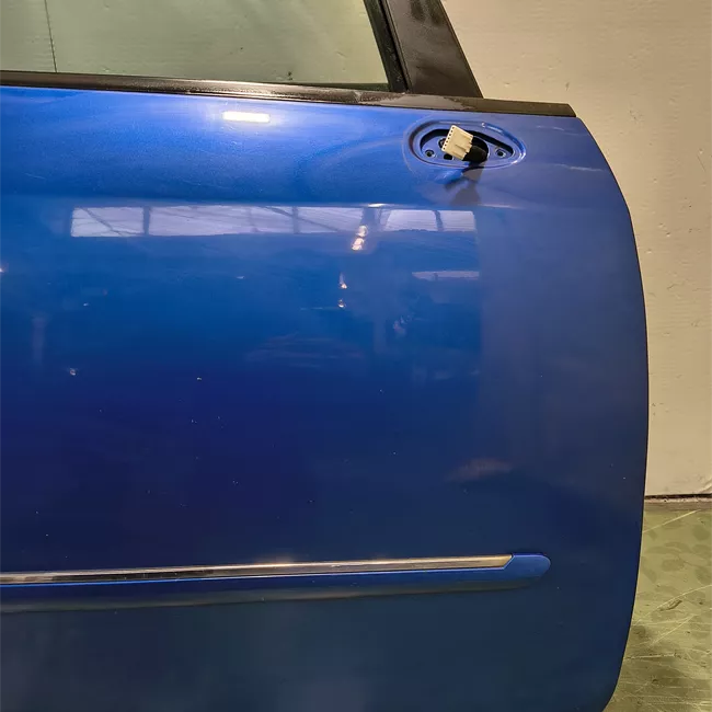 Porta anteriore destra