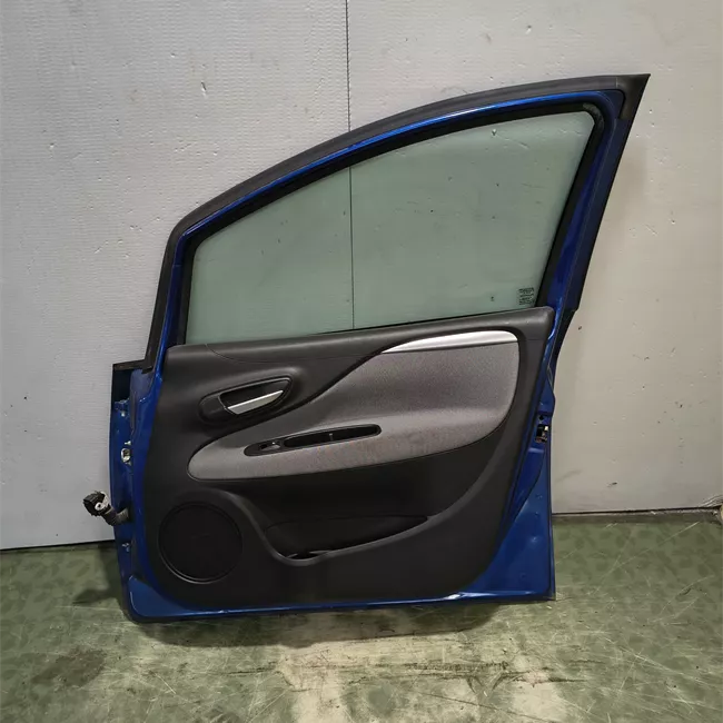 Porta anteriore destra