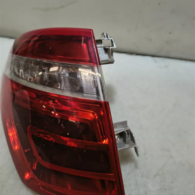 Fanale posteriore parte esterno sinistro