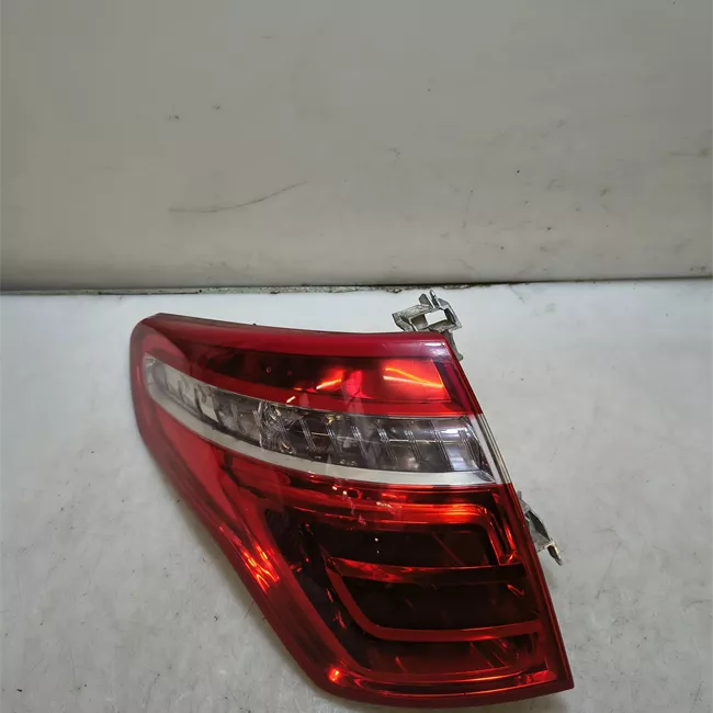 Fanale posteriore parte esterno sinistro