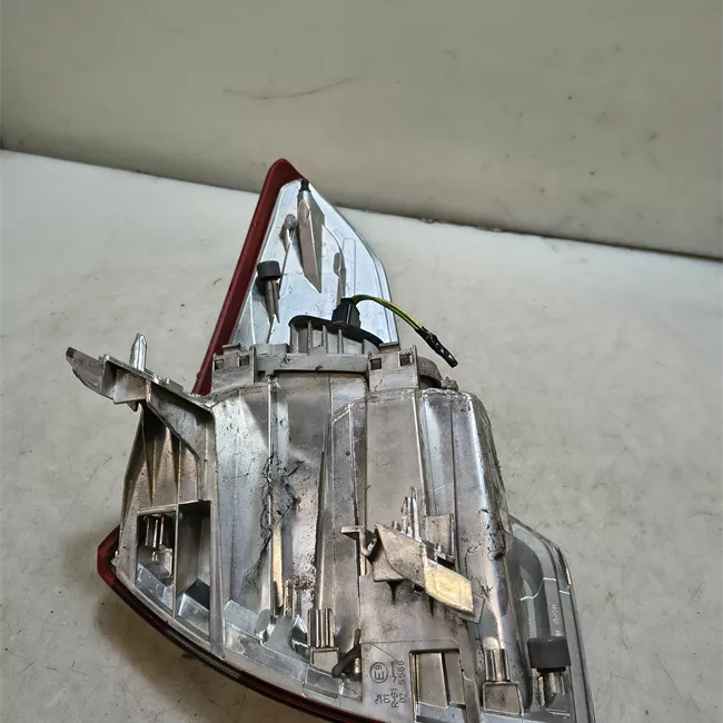 Fanale posteriore parte esterno sinistro