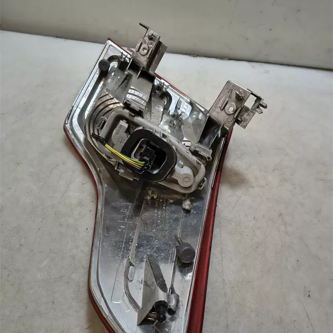 Fanale posteriore parte esterno sinistro