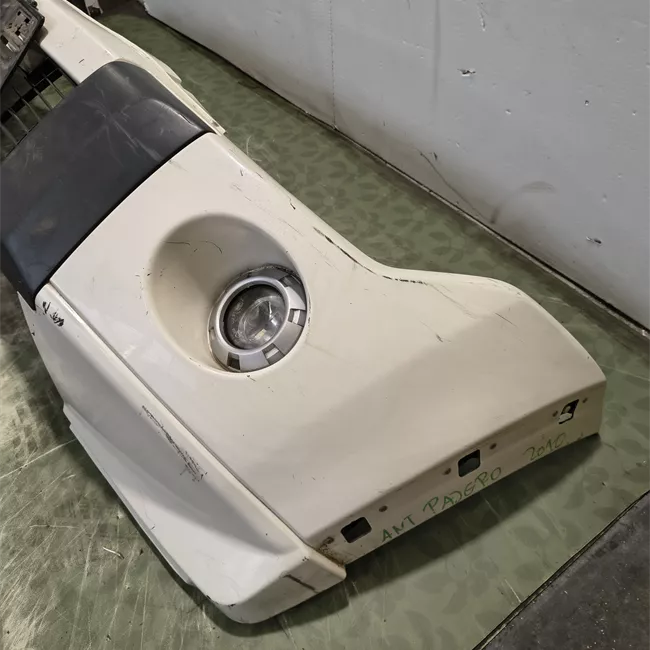 Paraurti anteriore con White