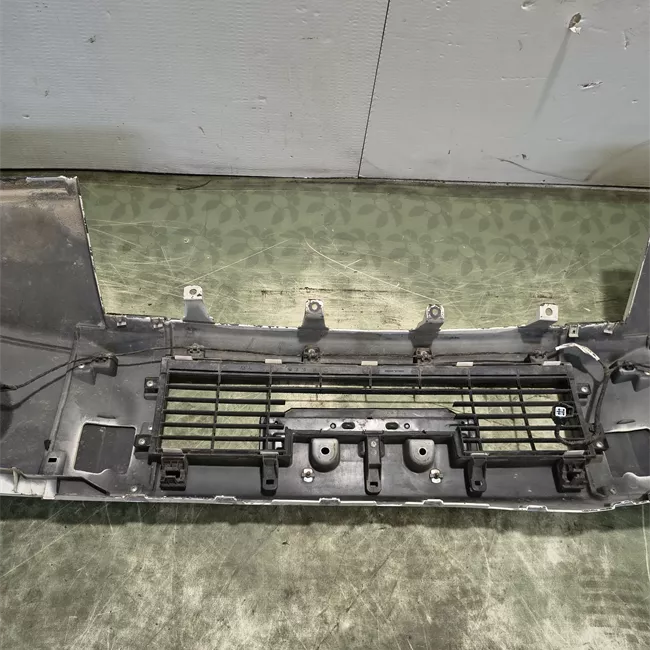 Paraurti anteriore con White