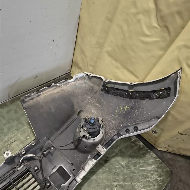 Paraurti anteriore con White