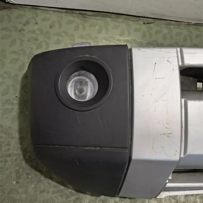 Paraurti anteriore con lavafari fendinebbia