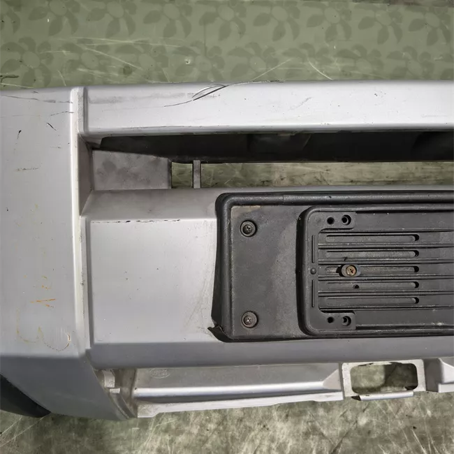 Paraurti anteriore con lavafari fendinebbia