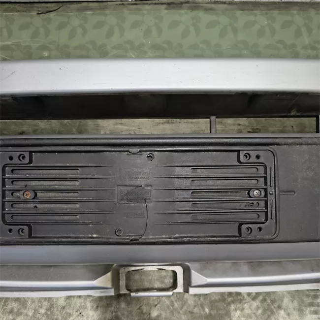 Paraurti anteriore con lavafari fendinebbia