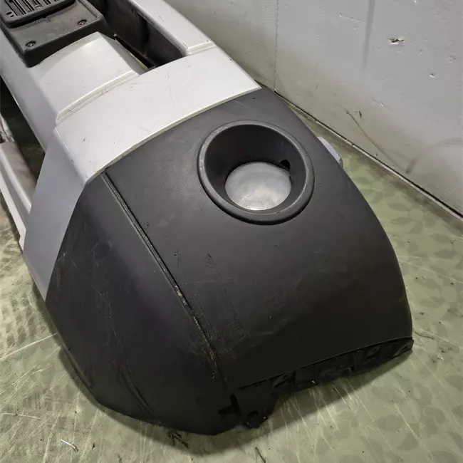 Paraurti anteriore con lavafari fendinebbia