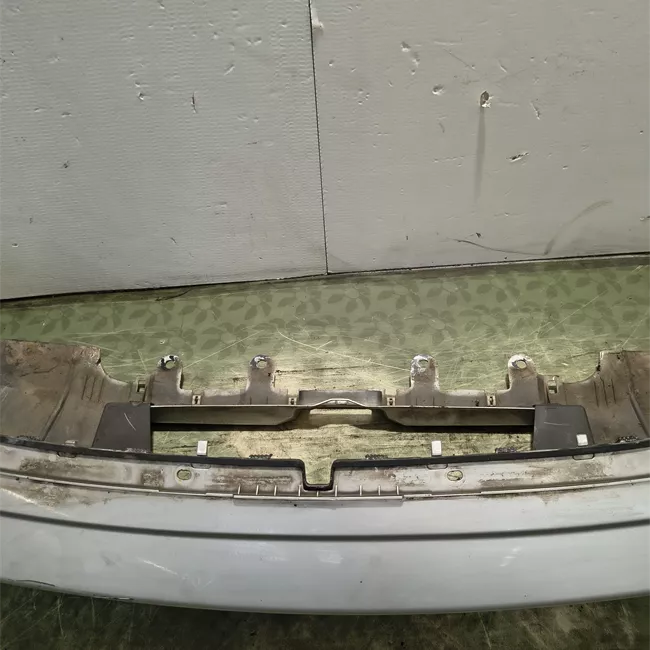 Paraurti anteriore con lavafari fendinebbia