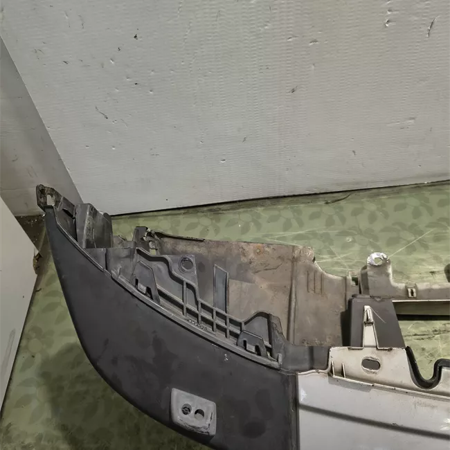 Paraurti anteriore con lavafari fendinebbia