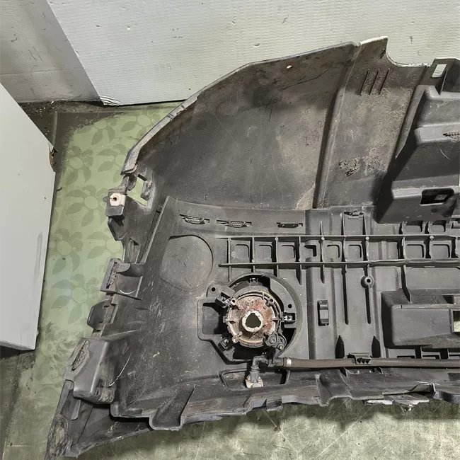 Paraurti anteriore con lavafari fendinebbia