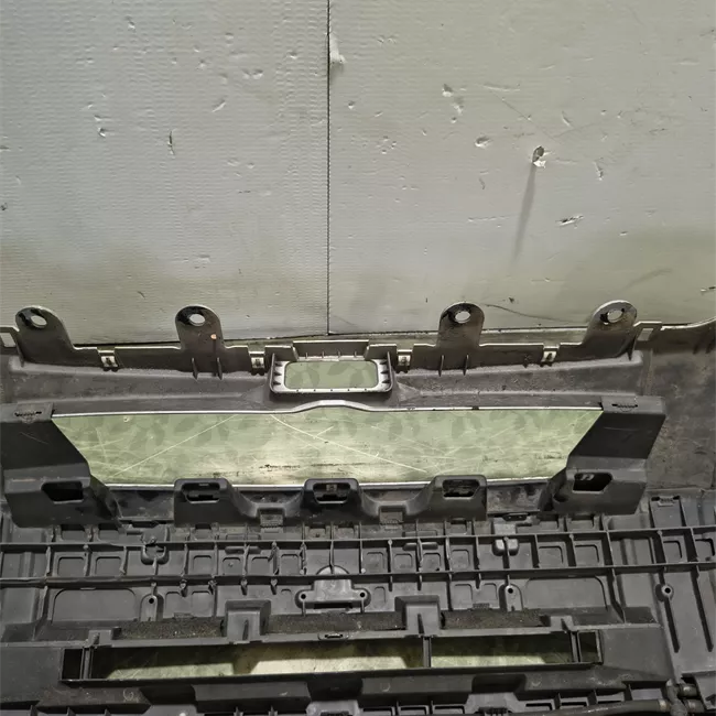 Paraurti anteriore con lavafari fendinebbia