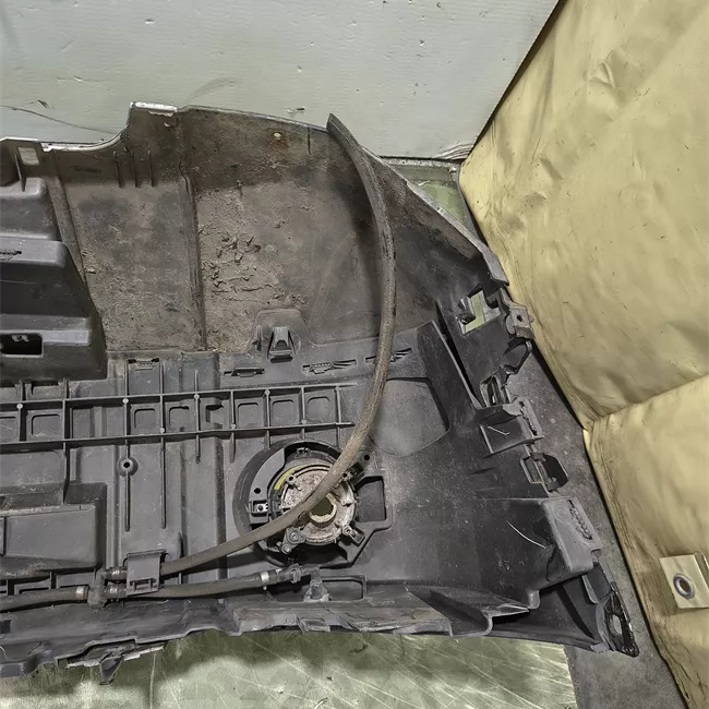 Paraurti anteriore con lavafari fendinebbia