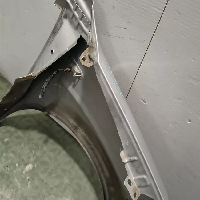 Parafango anteriore sinistro