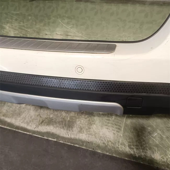 Paraurti posteriore superiore pacchetto chrome/sport, con sensore parcheggio primer