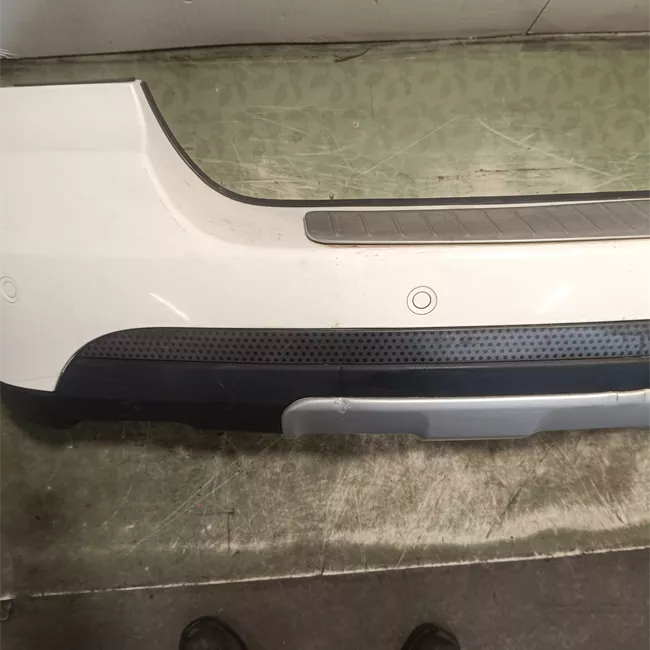 Paraurti posteriore superiore pacchetto chrome/sport, con sensore parcheggio primer