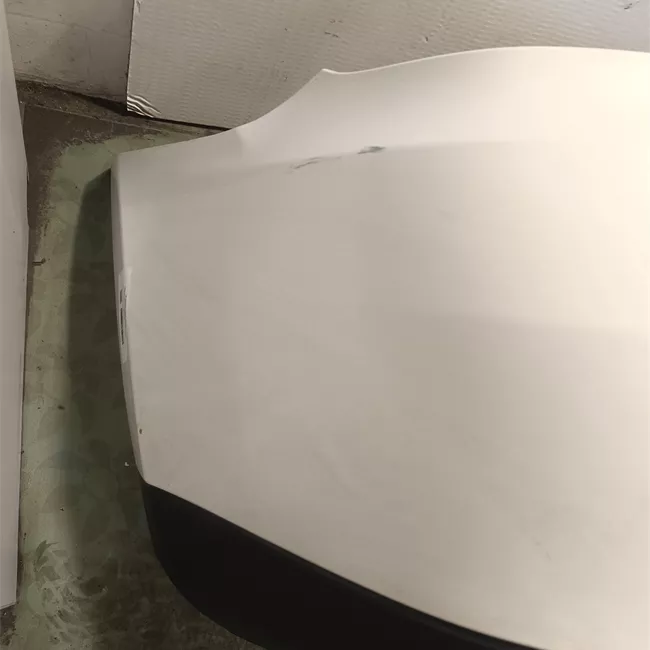 Paraurti posteriore superiore pacchetto chrome/sport, con sensore parcheggio primer