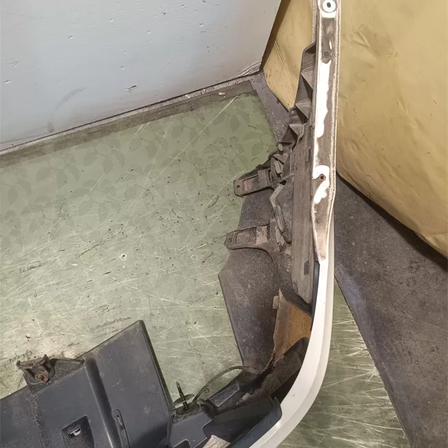 Paraurti posteriore superiore pacchetto chrome/sport, con sensore parcheggio primer