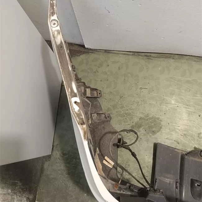 Paraurti posteriore superiore pacchetto chrome/sport, con sensore parcheggio primer