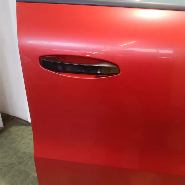 Porta anteriore destra