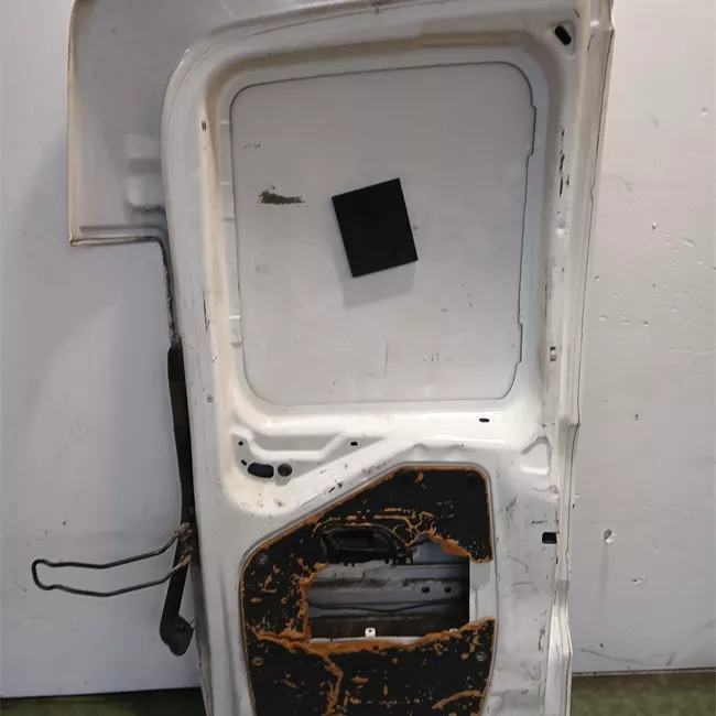 Porta carico posteriore a battente destra