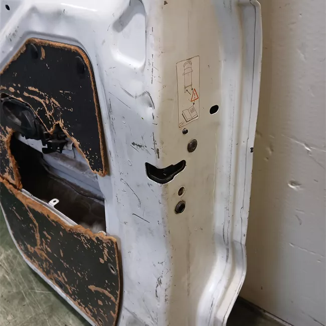 Porta carico posteriore a battente destra