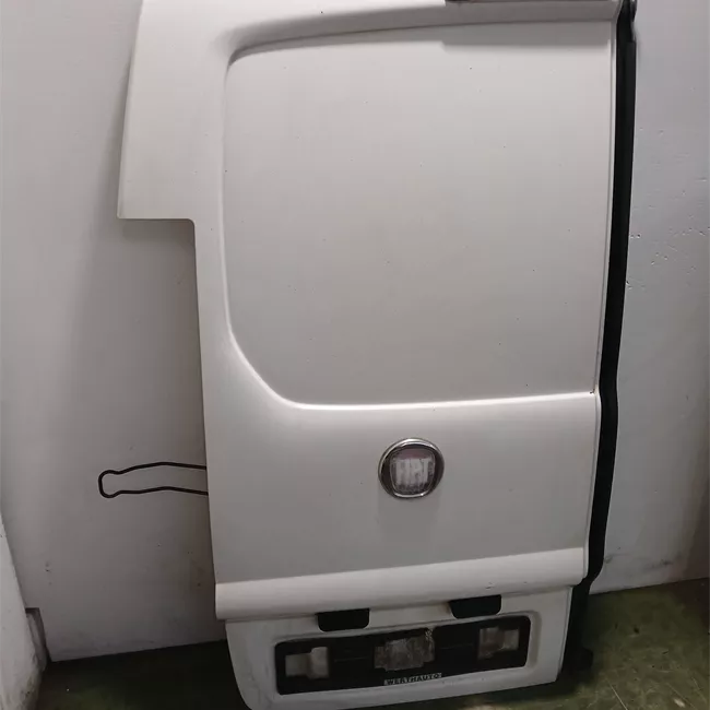 Porta carico posteriore a battente sinistra