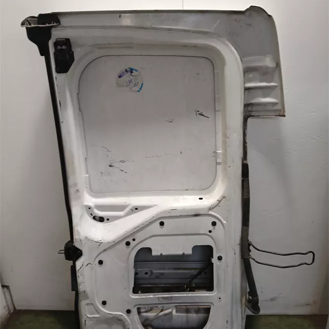 Porta carico posteriore a battente sinistra