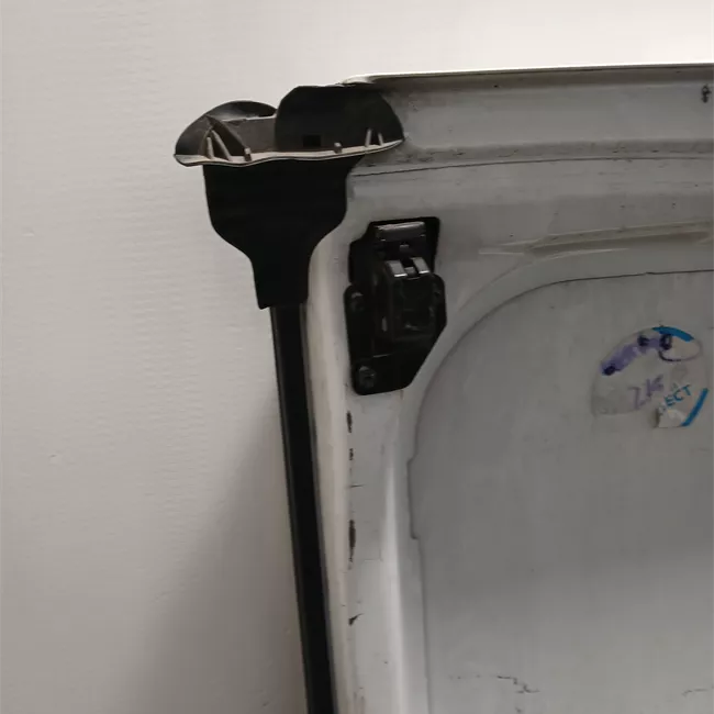 Porta carico posteriore a battente sinistra