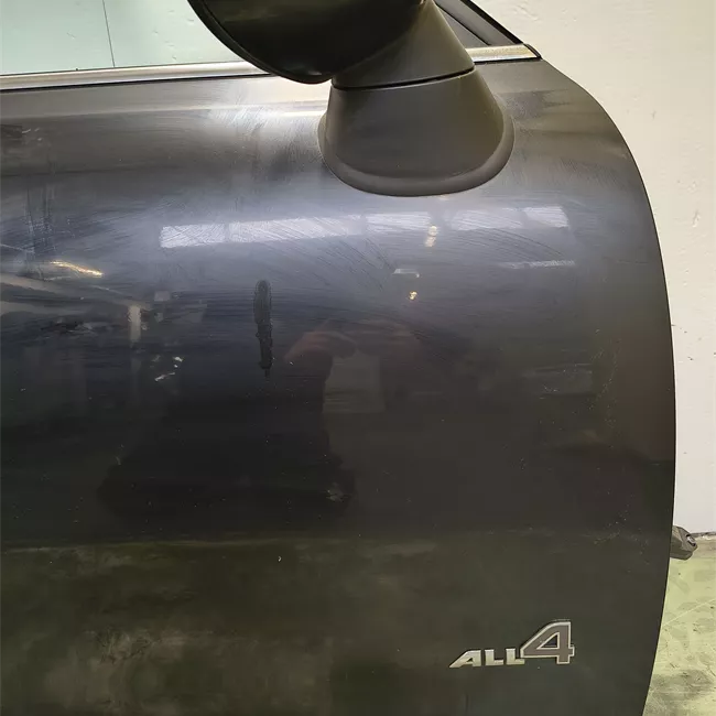 Porta anteriore destra