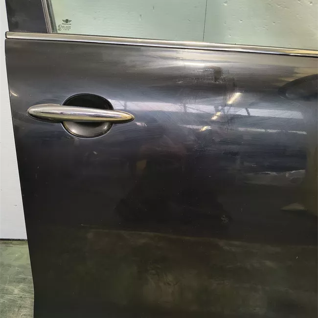 Porta anteriore destra