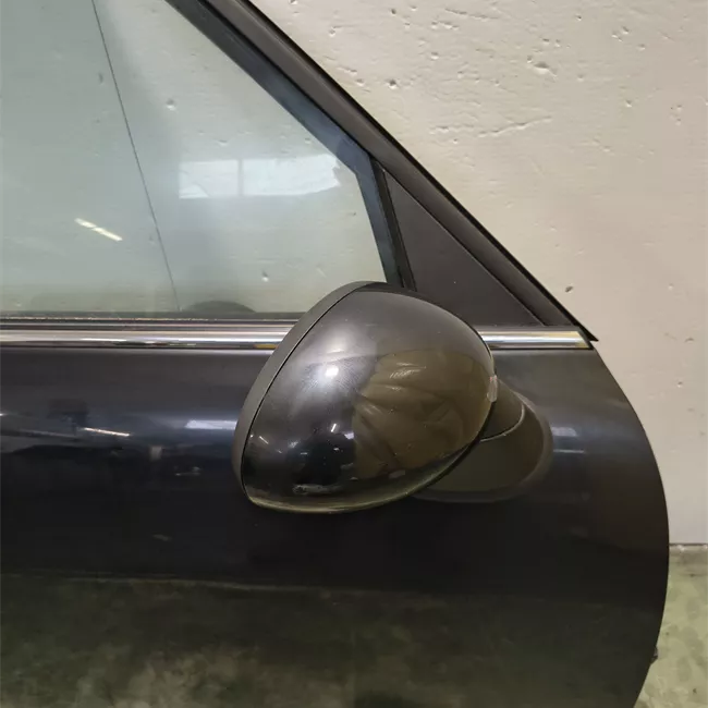 Porta anteriore destra