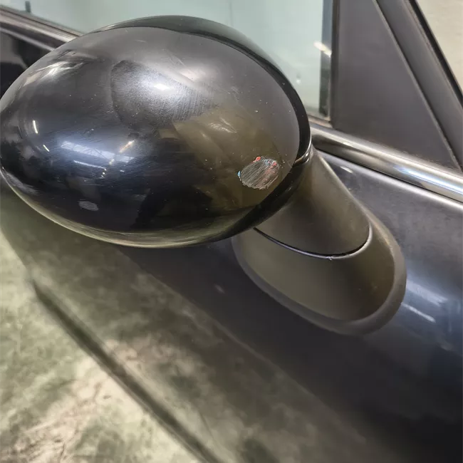 Porta anteriore destra