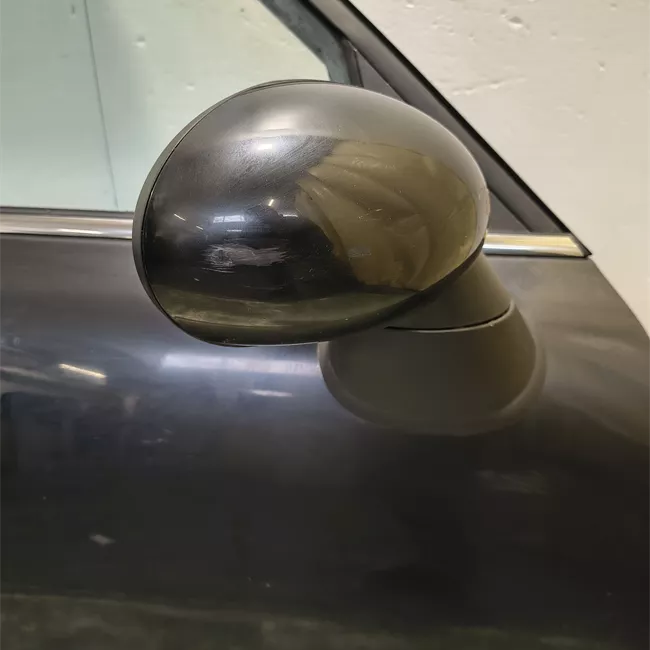 Porta anteriore destra