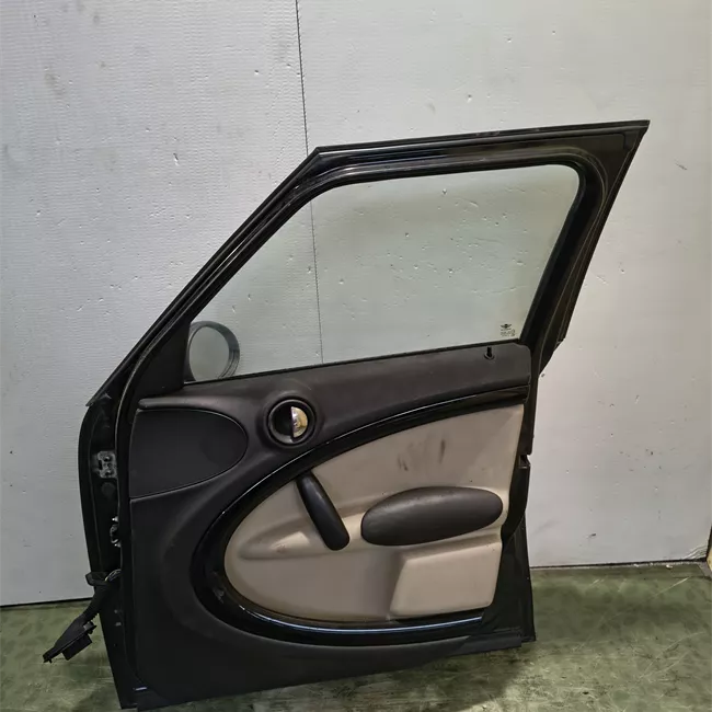 Porta anteriore destra