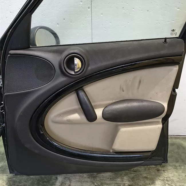 Porta anteriore destra