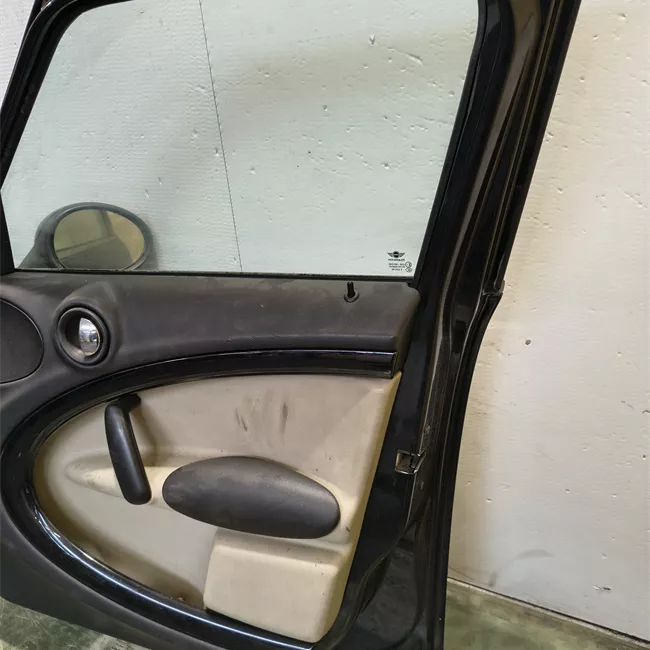 Porta anteriore destra