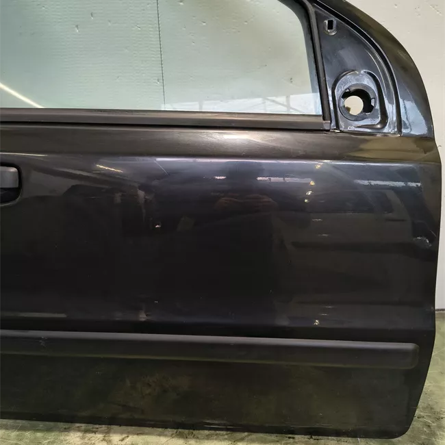 Porta anteriore destra