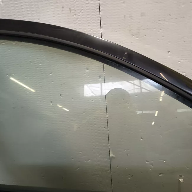 Porta anteriore destra