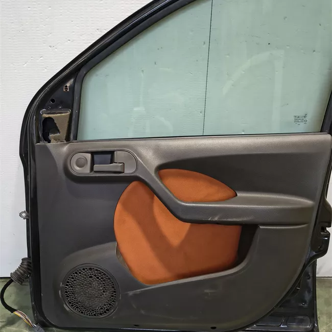 Porta anteriore destra