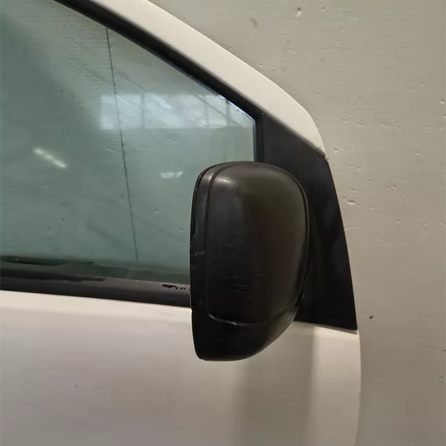 Porta anteriore destra