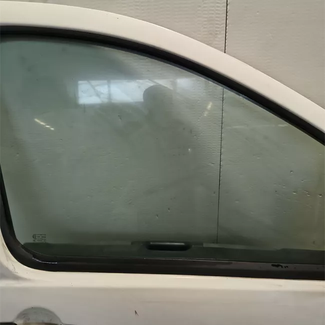 Porta anteriore destra