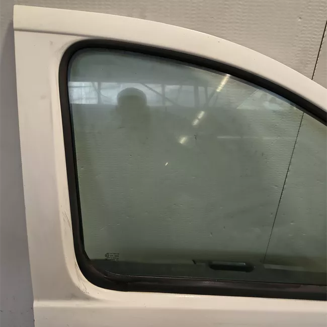 Porta anteriore destra