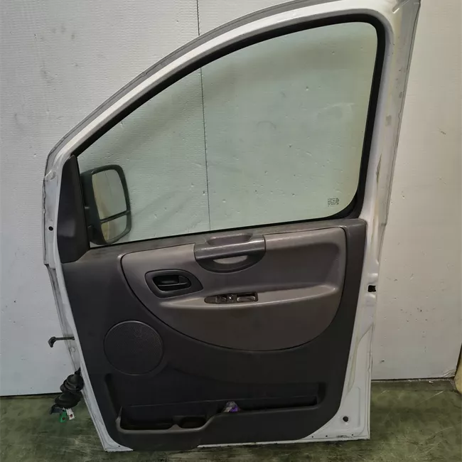 Porta anteriore destra