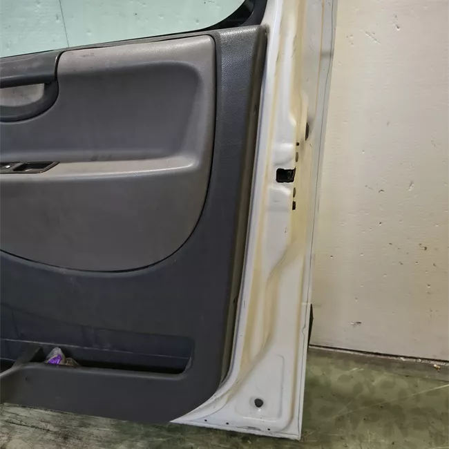 Porta anteriore destra