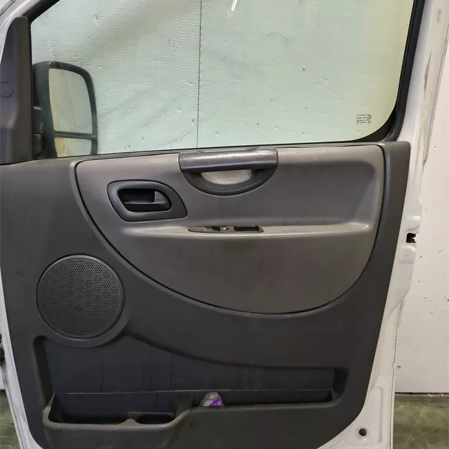 Porta anteriore destra