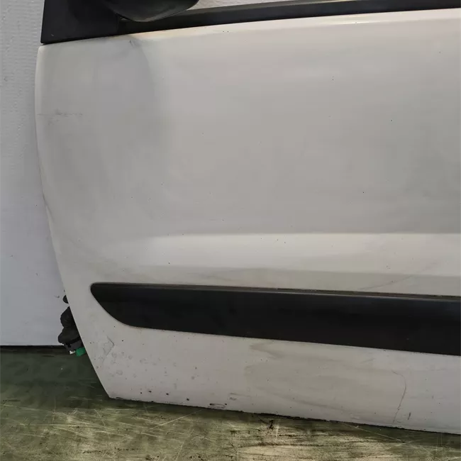 Porta anteriore sinistra