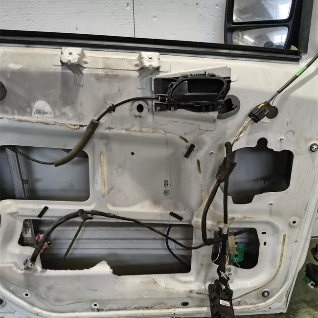 Porta anteriore sinistra