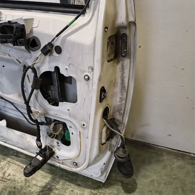 Porta anteriore sinistra